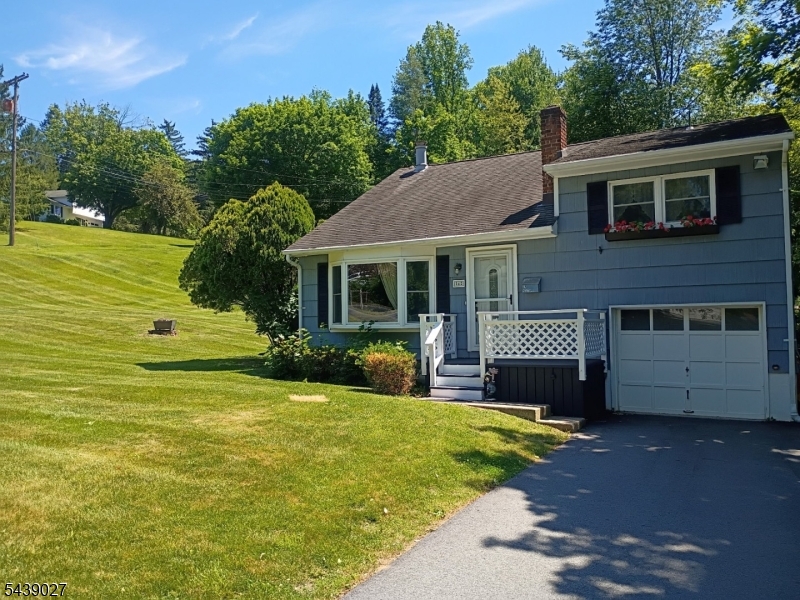 4 Adams Dr