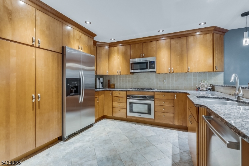 22 Hunters Cir