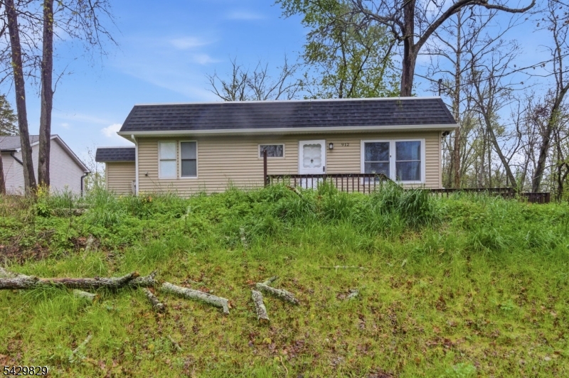 912 E Walnut Dr