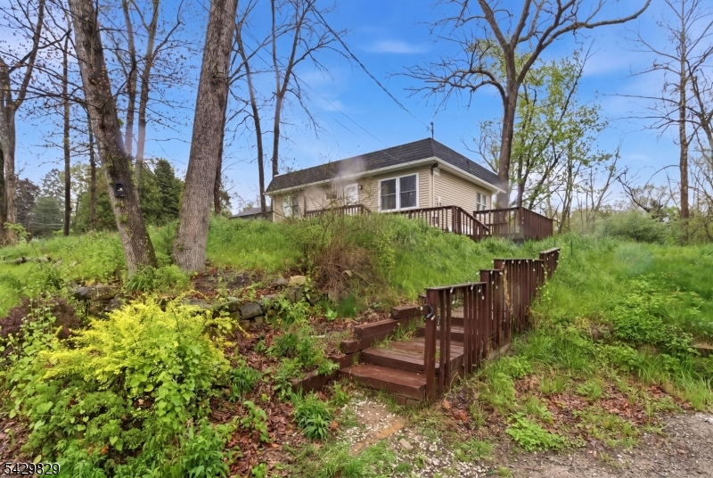 912 E Walnut Dr