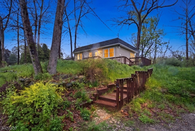 912 E Walnut Dr