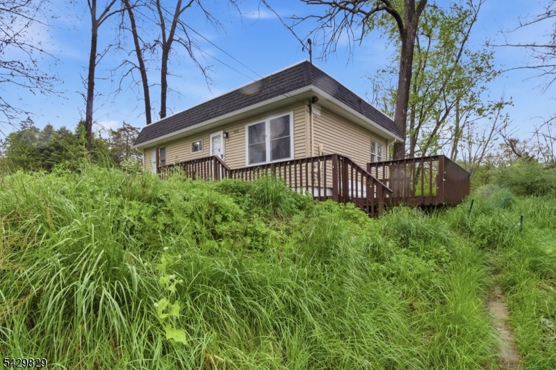 912 E Walnut Dr