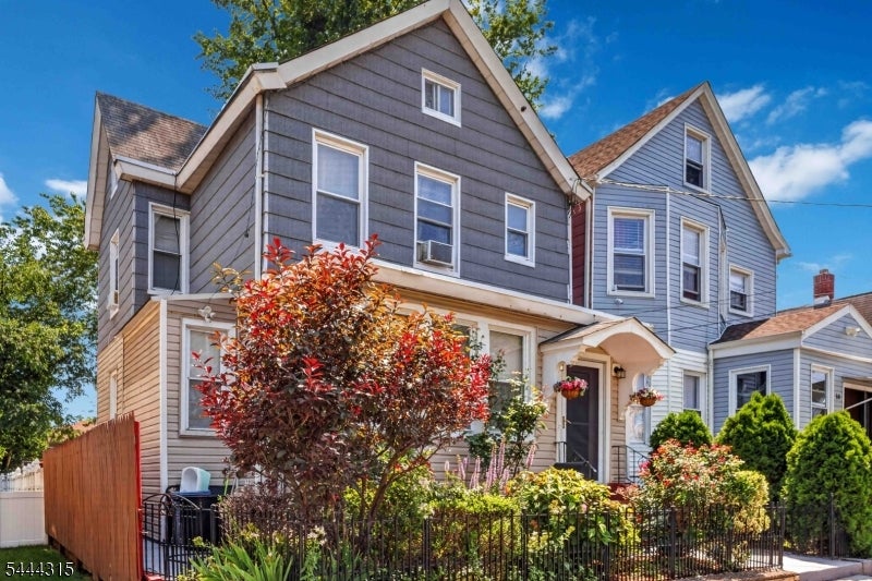 12 Maple St