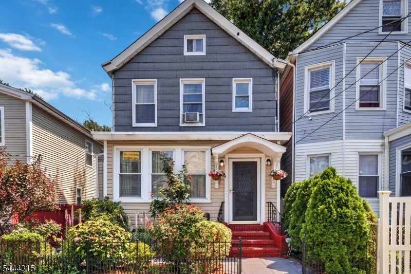 12 Maple St