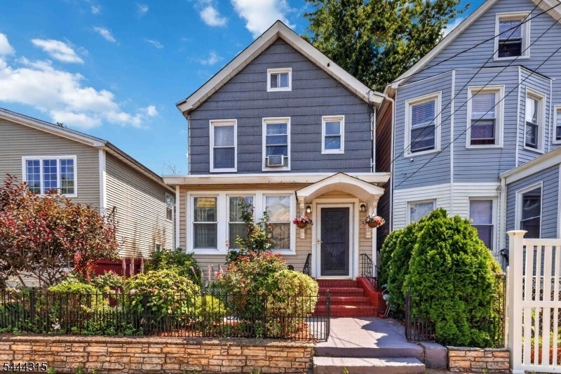 12 Maple St