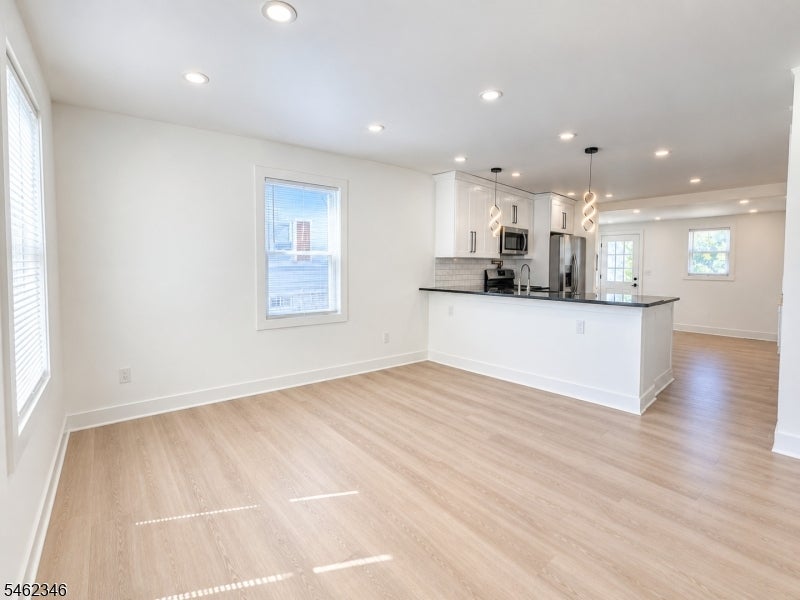 49 E Buckingham Ave
