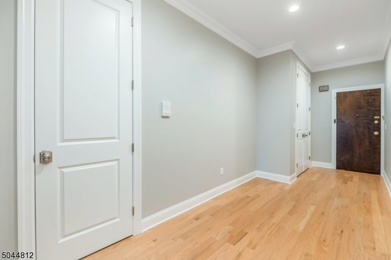 45 N Fullerton Ave 304