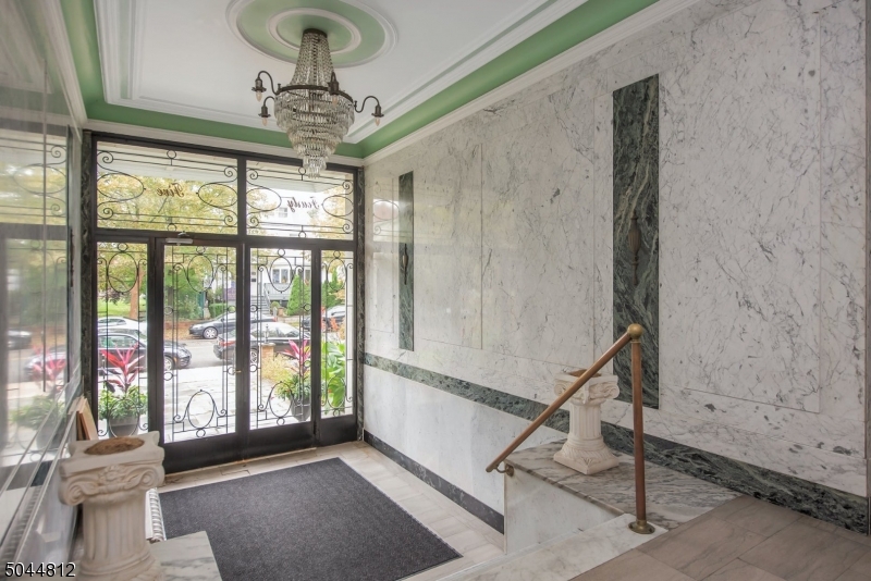45 N Fullerton Ave 304