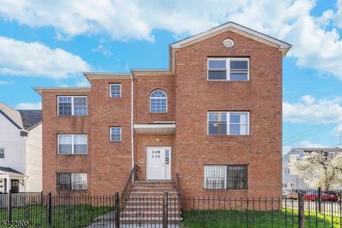 128 Leslie St Newark City NJ 07112