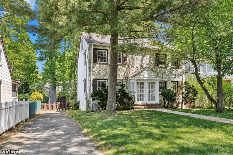 106 Gallows Hill Rd