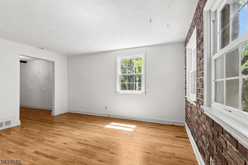 106 Gallows Hill Rd