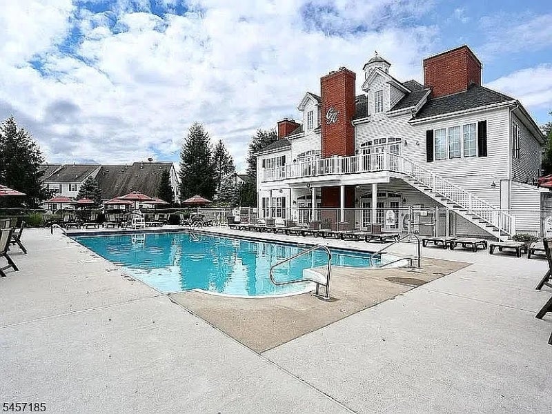 215 Stratford Dr