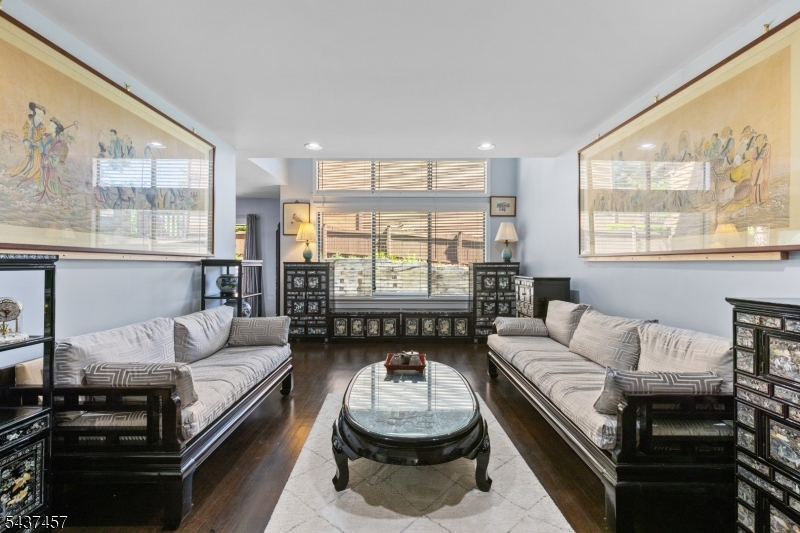 19 Schindler Dr