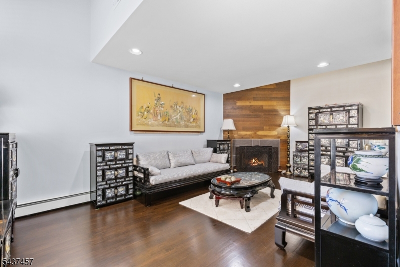 19 Schindler Dr