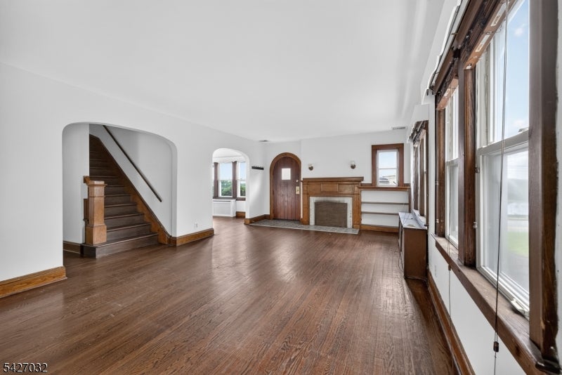 1208 Pompton Ave