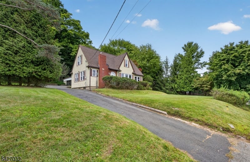 1208 Pompton Ave