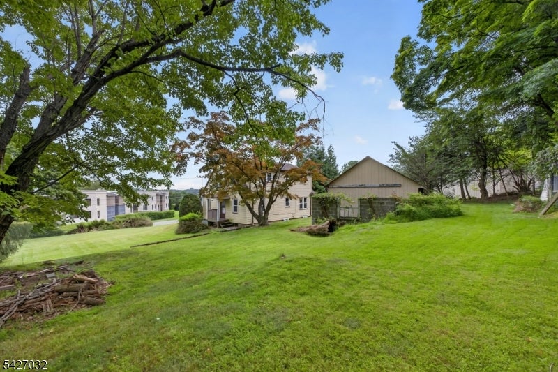 1208 Pompton Ave