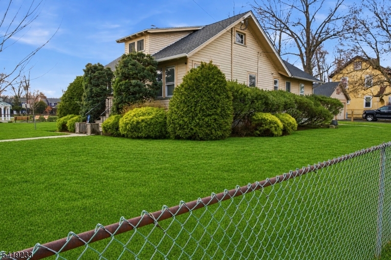 23 Lincoln Ave