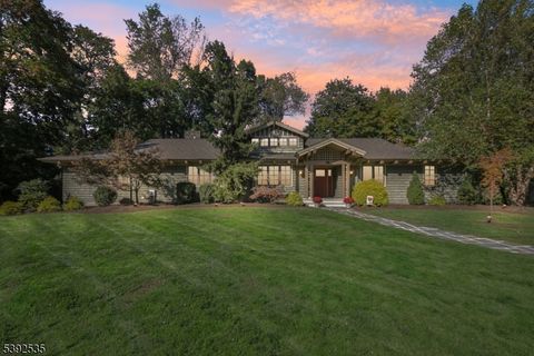 Photo of 17 Valley View Ave, Summit, NJ 07901 (MLS # 3993787)
