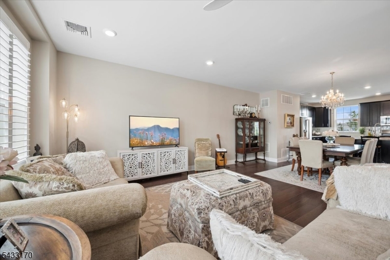 24 Gerhard Pl