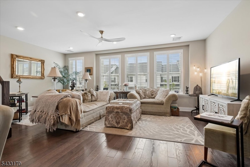 24 Gerhard Pl