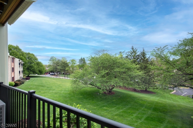 142 Woodward Ln