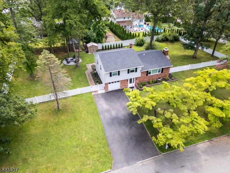 32 Headley Ave