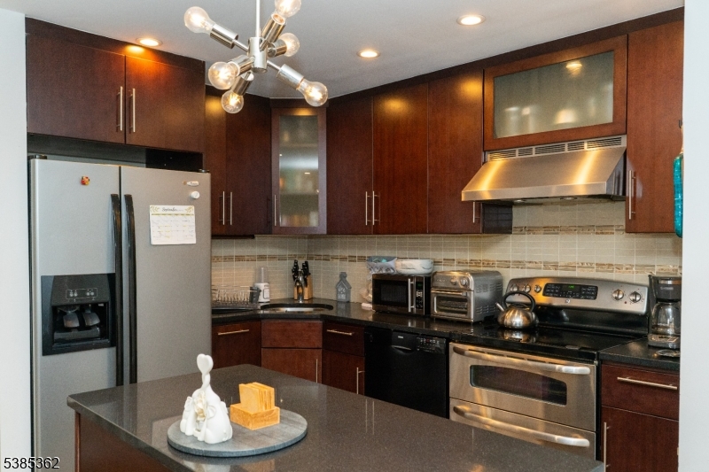 905 River Renaissance 905