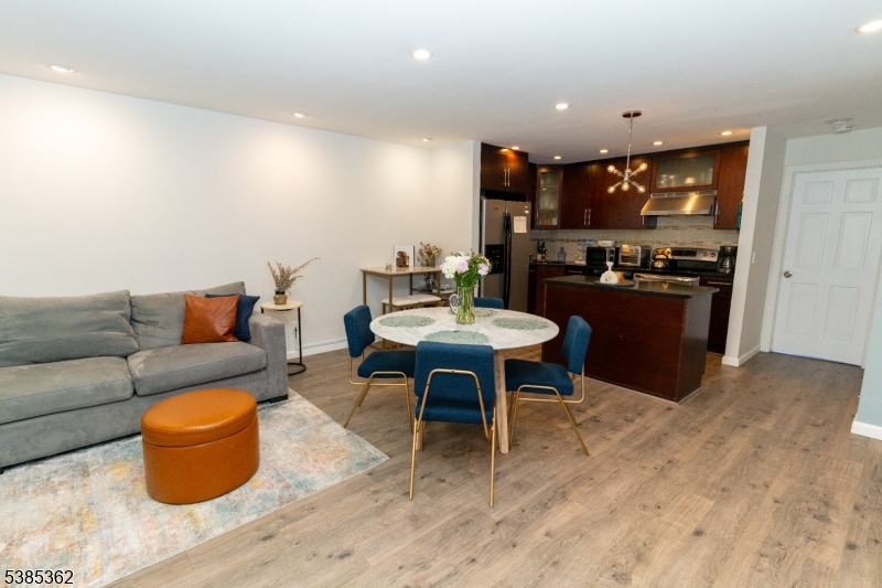 905 River Renaissance 905