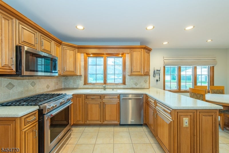 10 Earhart Dr