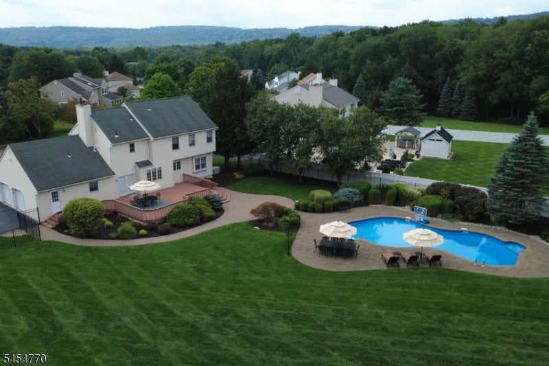 10 Earhart Dr