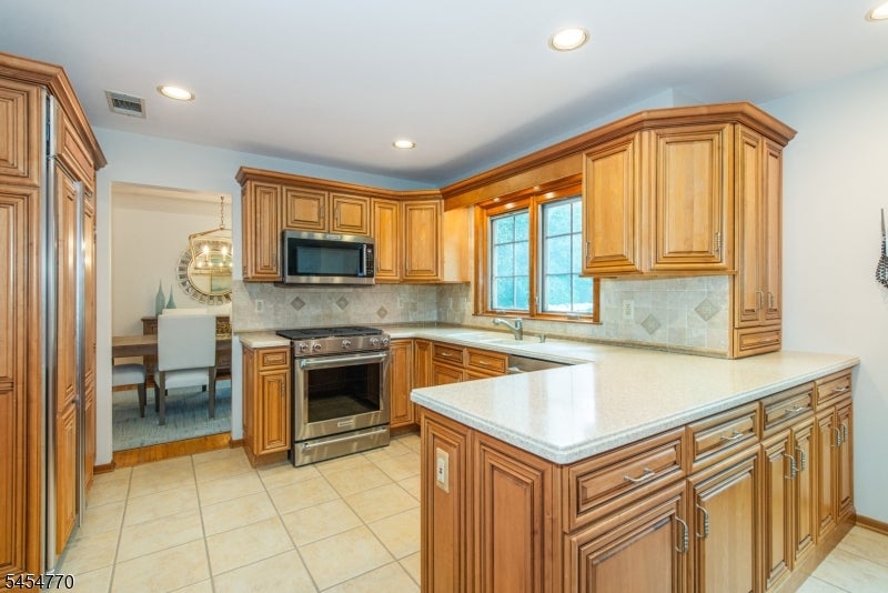 10 Earhart Dr