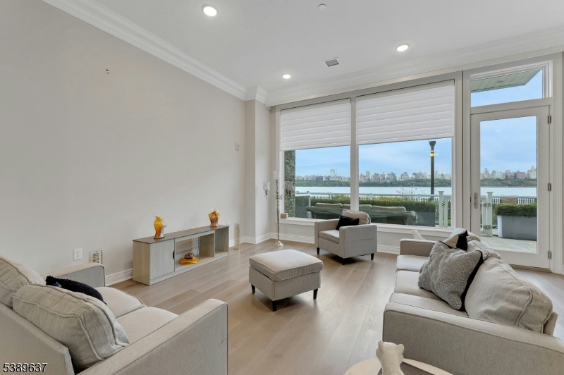 3 Somerset Ln-Glass House 109