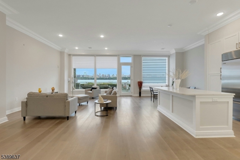 3 Somerset Ln-Glass House 109
