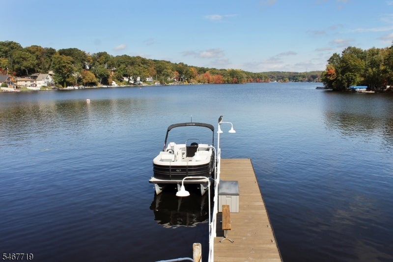 25 Waterside Dr