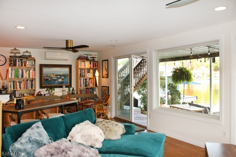 25 Waterside Dr