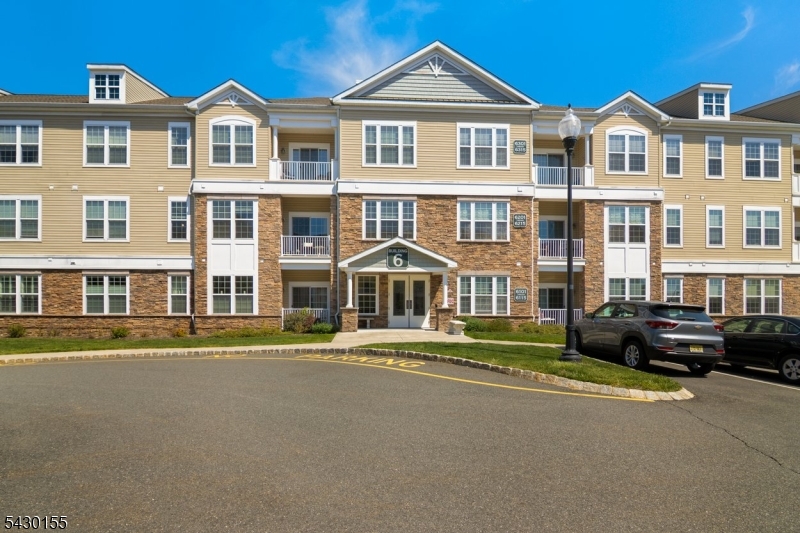6102 Veterans Dr 102