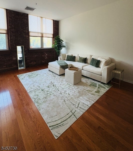 240 Main St 305