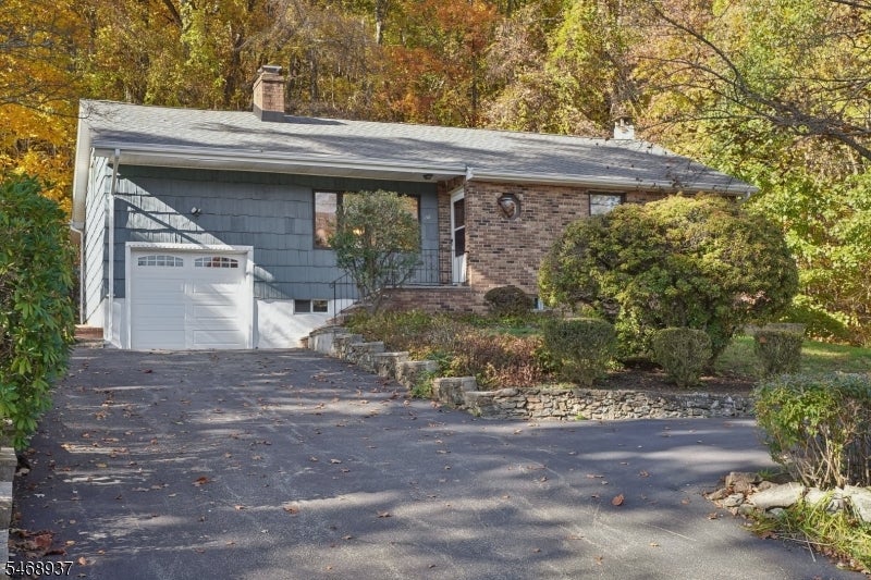 138 Emmans Rd