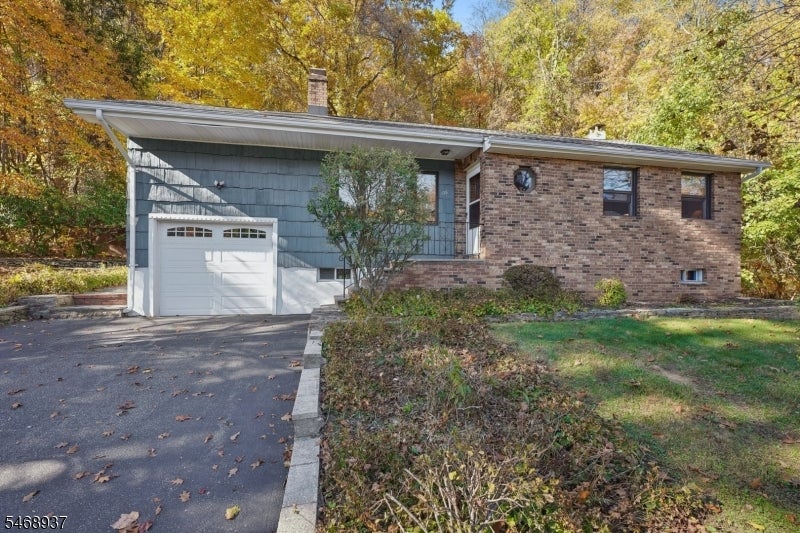 138 Emmans Rd