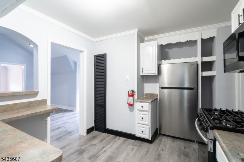 105 Shepard Ave, Apt 3 3