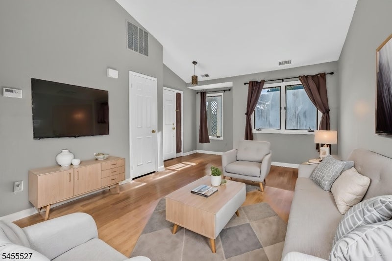 8 Augusta Dr