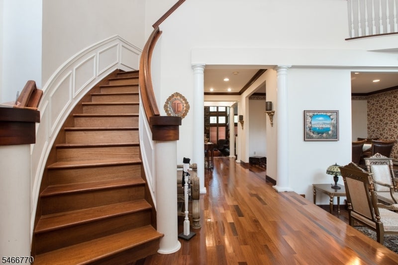 203 Rock Road W