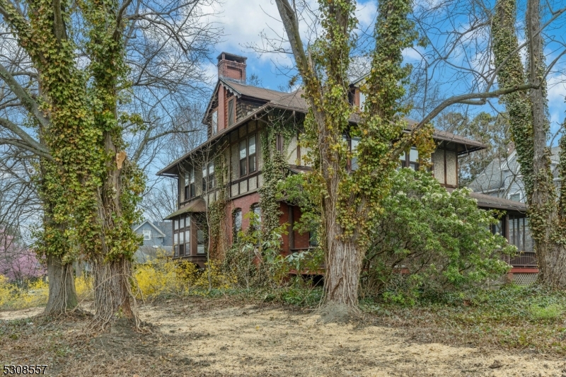 150 W Dudley Ave