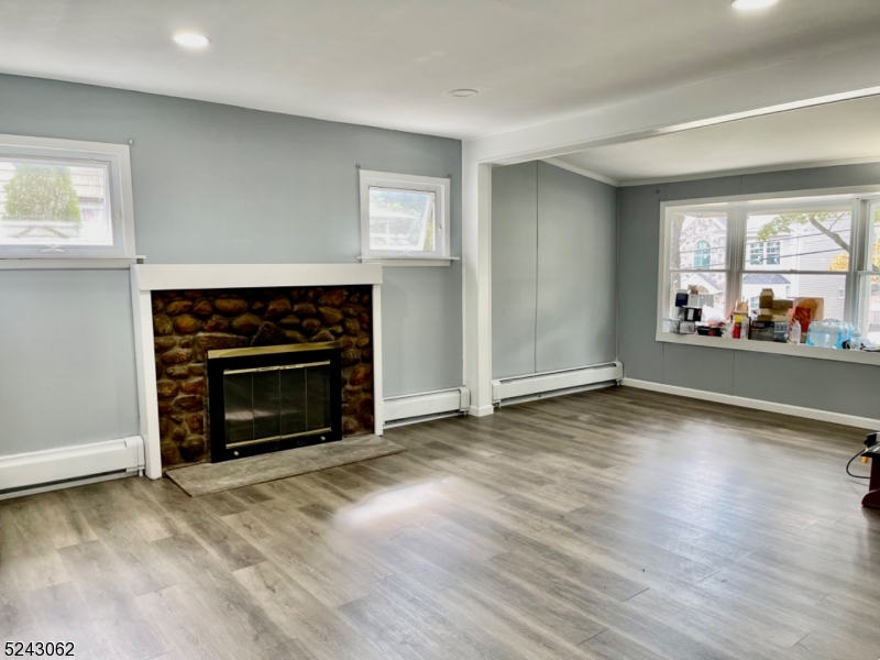 42 Oneida Ave