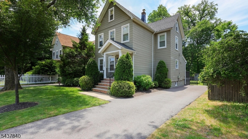 738 Rahway Ave