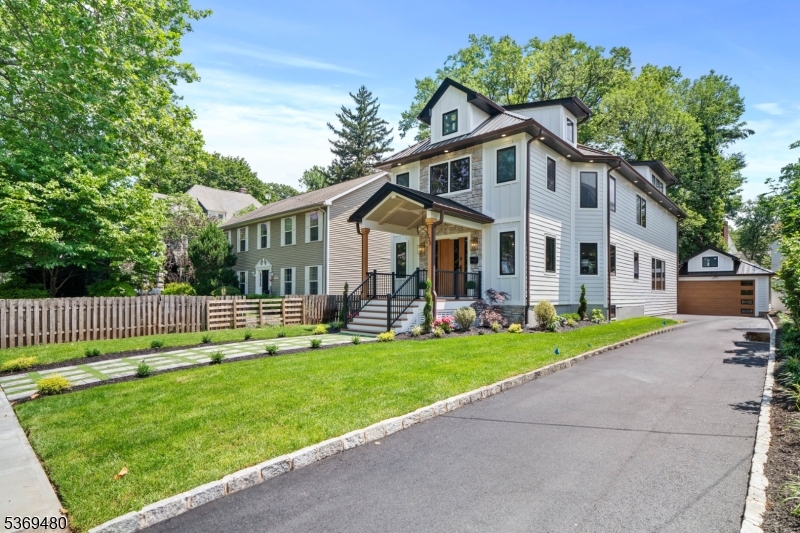 123 Willowdale Ave