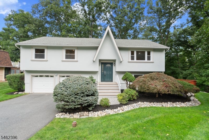 39 William Dr