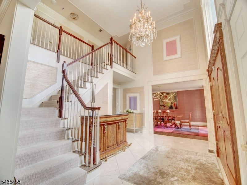 34 Jarombek Dr