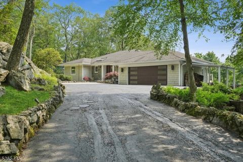 8 Hornbeam Ln Kinnelon Boro NJ 07405